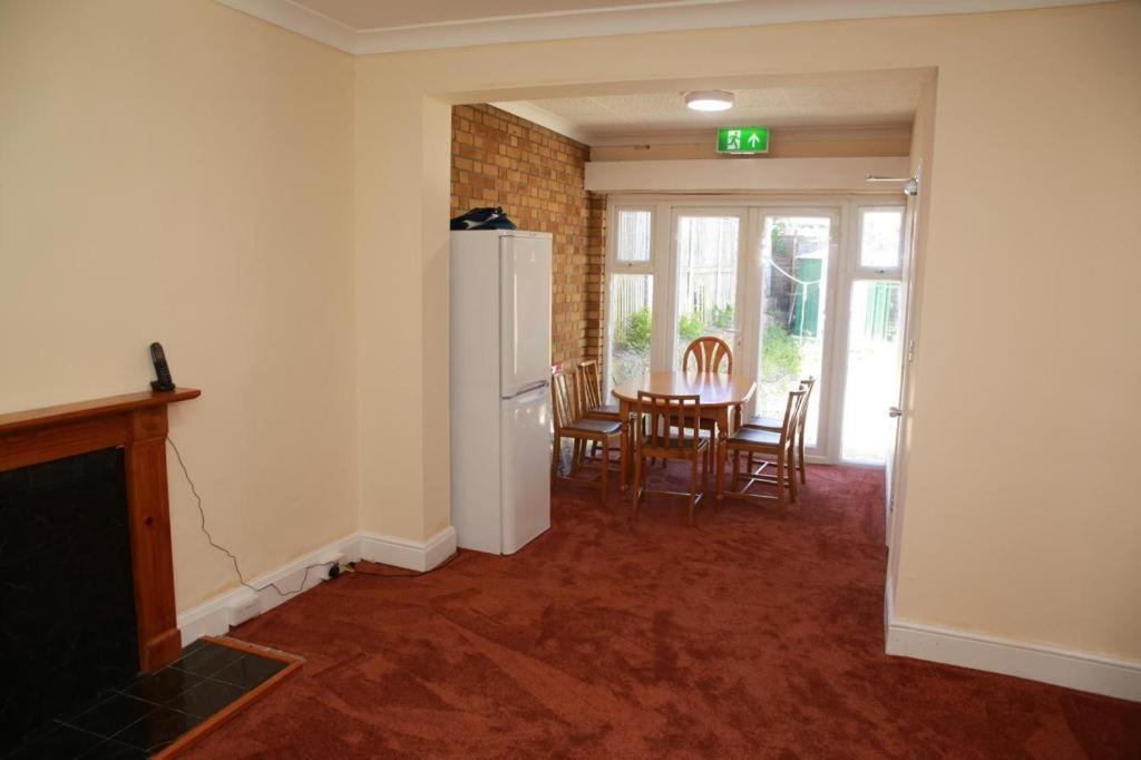 Congress Road Abbeywood Apartment Abbey Wood ภายนอก รูปภาพ